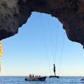 Excursió privada a la cova de Benagil Tridente Viatges en vaixell a Armacao de Pera