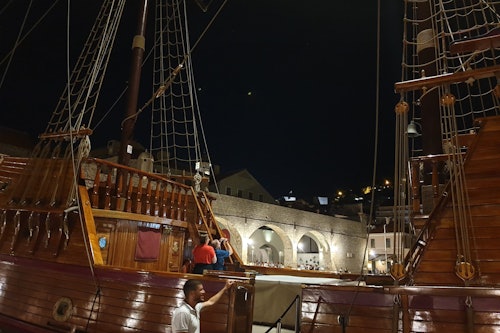 16世紀のレプリカ船で行くドブロヴニク・イヴニング・クルーズ(即日発券)