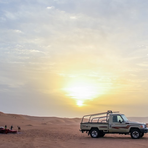 Safari por el desierto al amanecer en Dubai con desayuno picnic