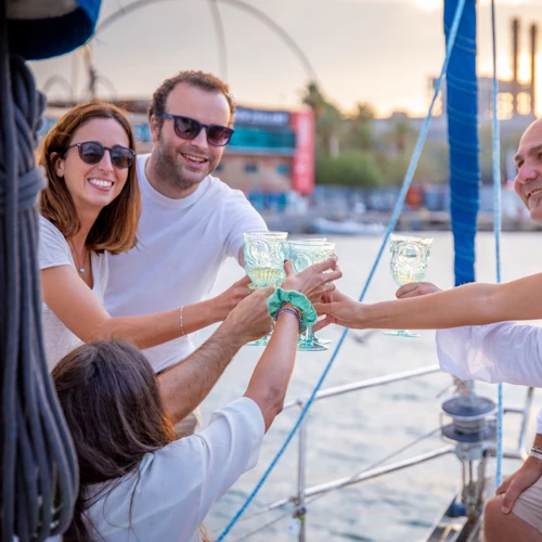 Barcelona: Passeio de barco à vela de 2 horas para pequenos grupos + Tapas - Photo 8