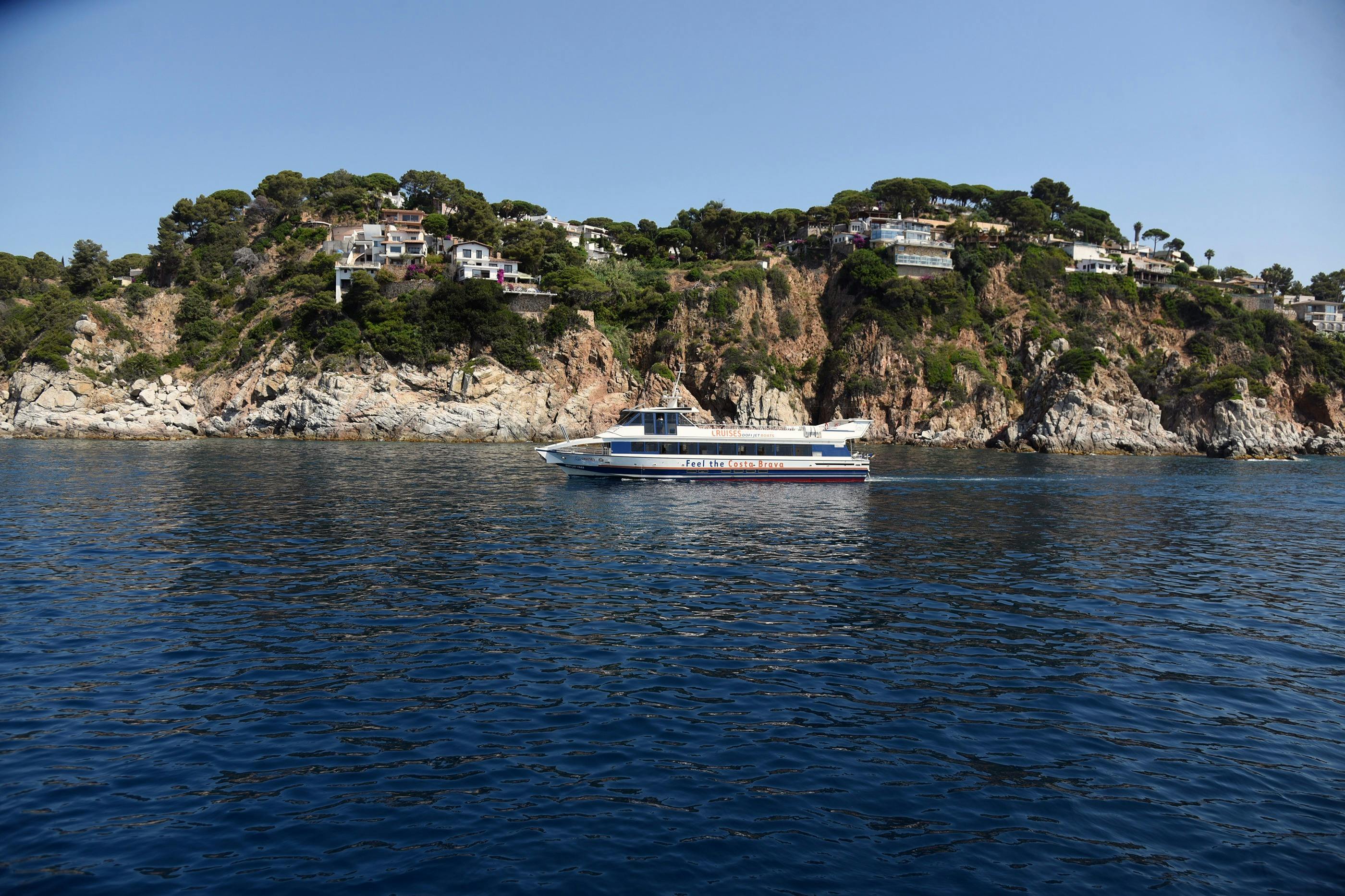 Tossa de Mar: Roundtrip Boat from Lloret de Mar