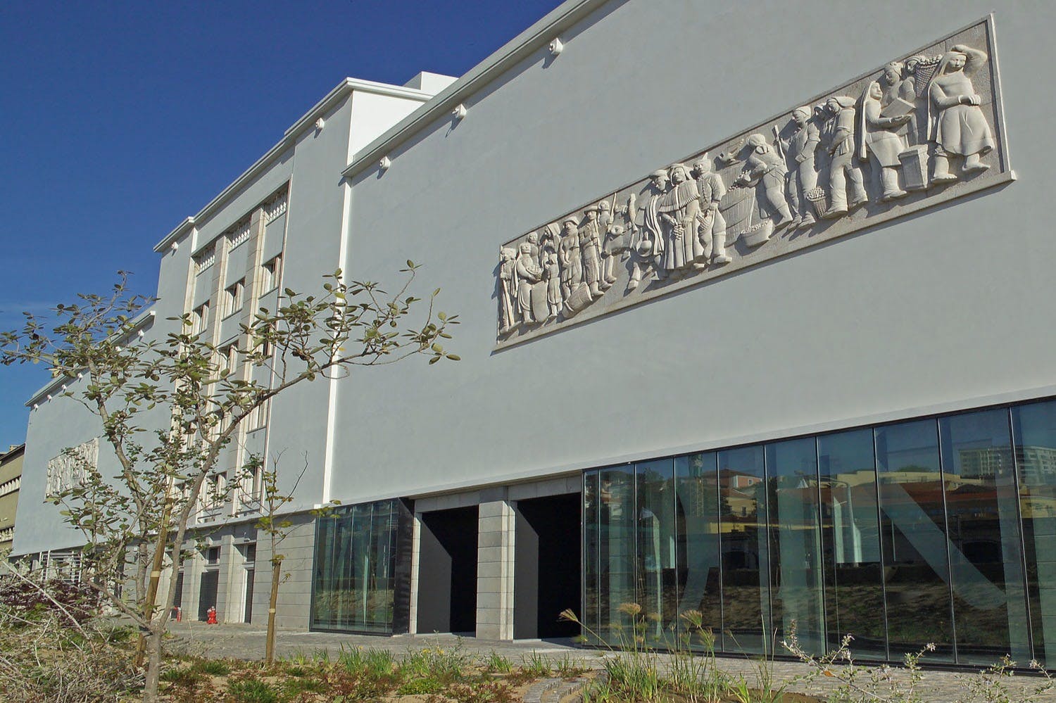 박물관 정면 - 정문