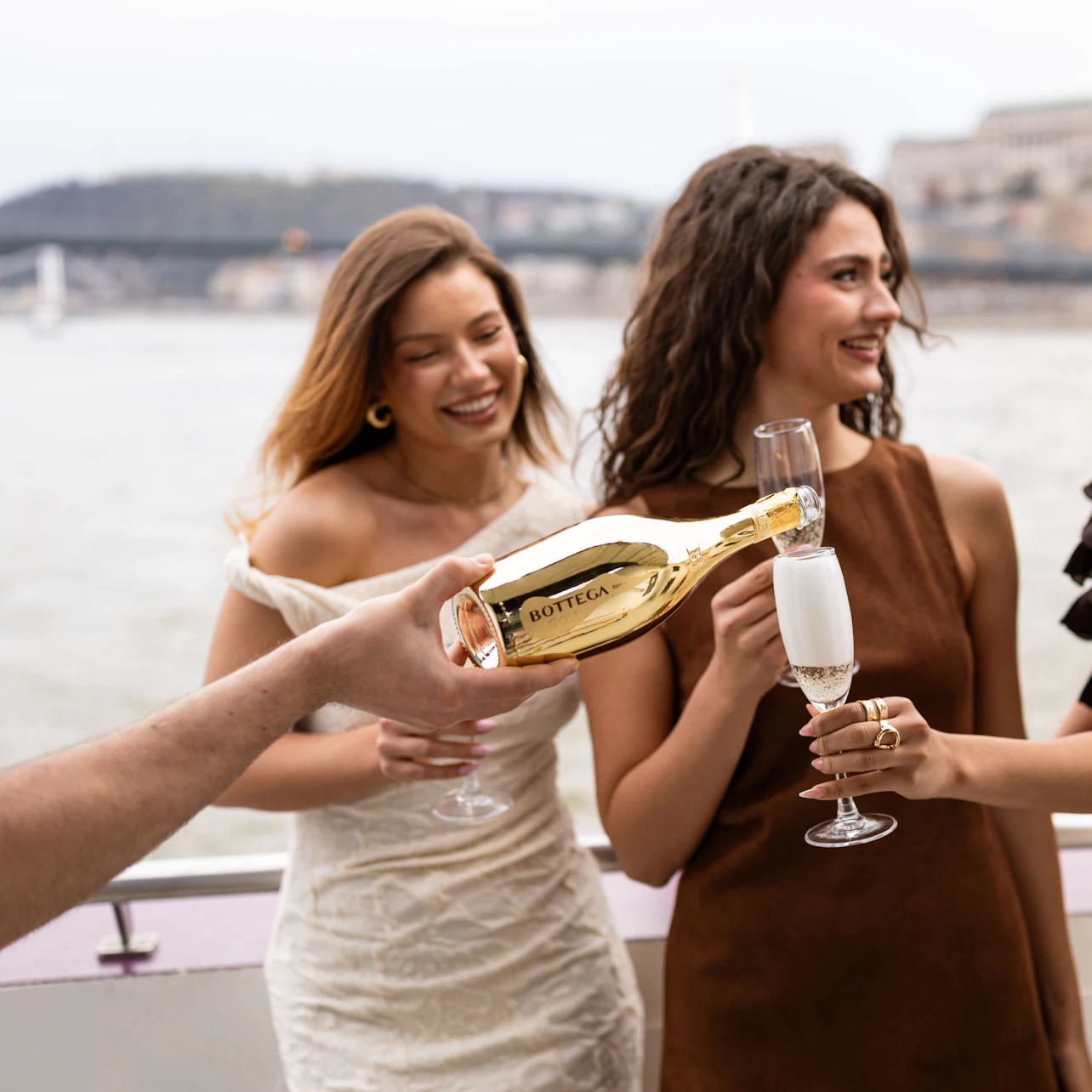 Budapest: Sightseeing Cruise + Unlimited Prosecco in Budapest β Tiqets