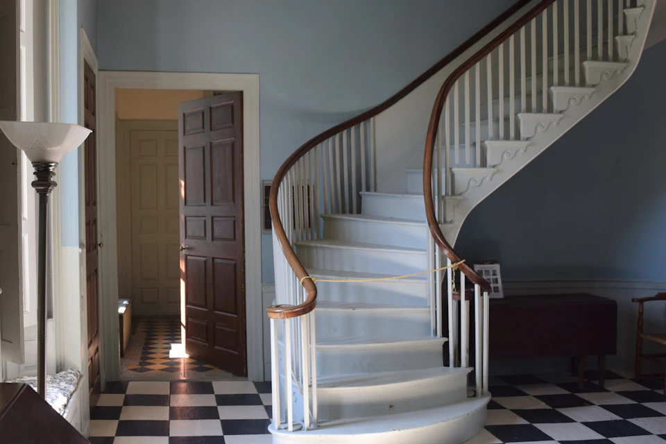 Shirley-Eustis House, vestibule