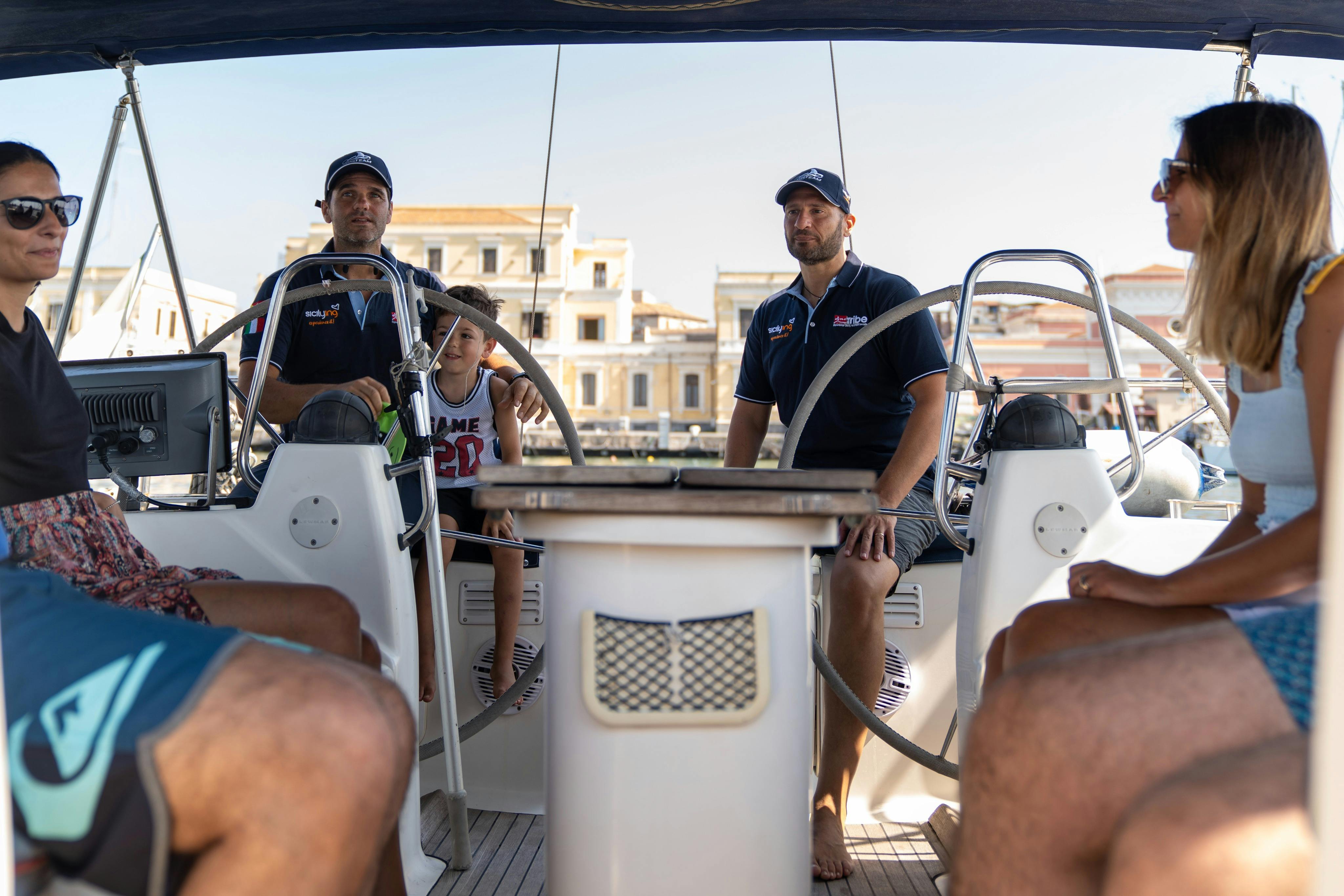 Zákazníci, kapitán a námořník