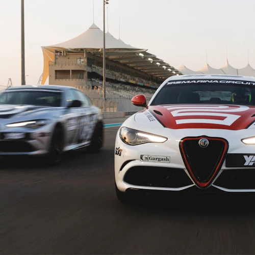 Circuito Yas Marina: Experiência de condução ou de passageiros com a Alfa Romeo - Photo 7