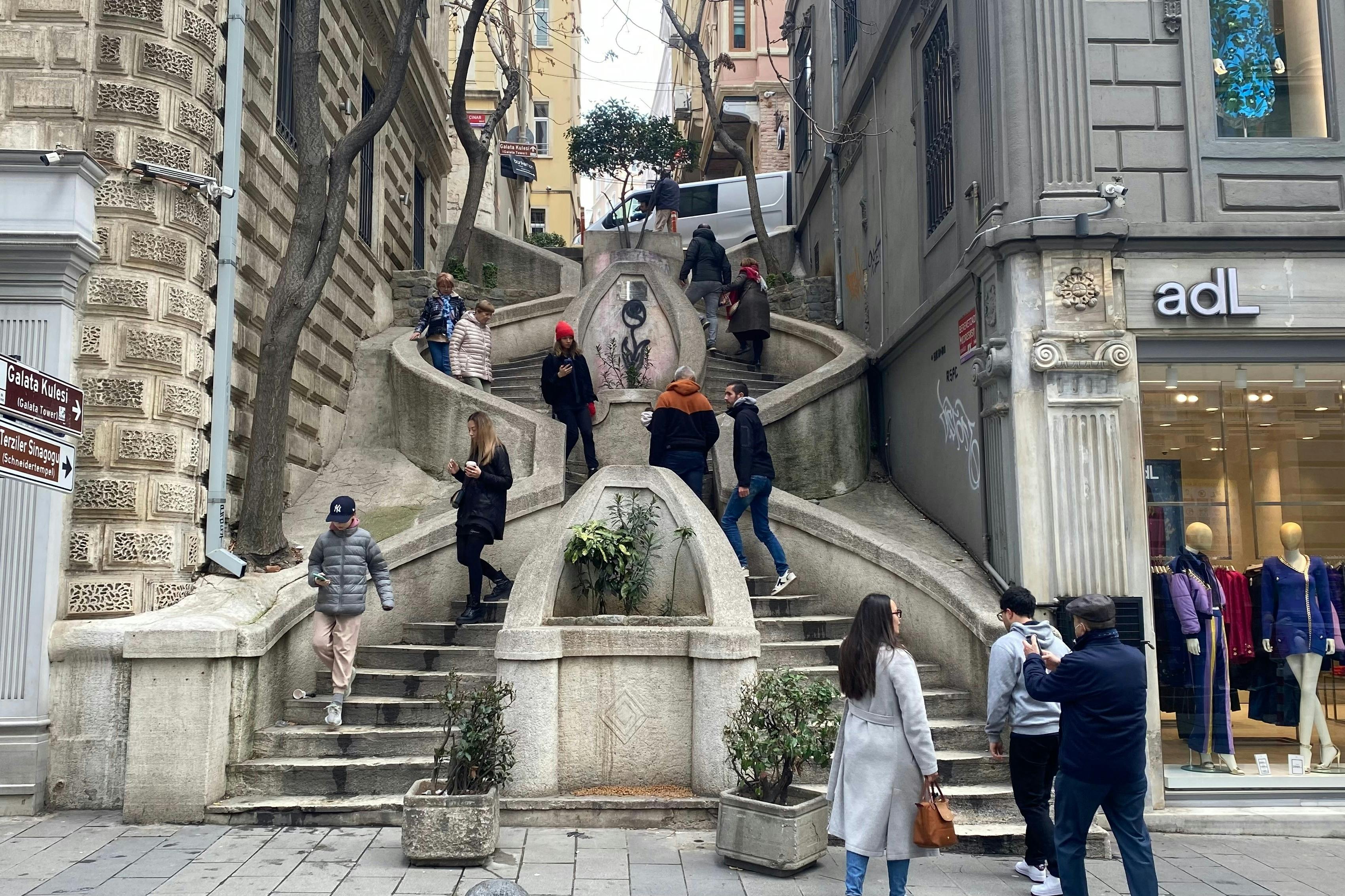 加拉塔漫步之旅