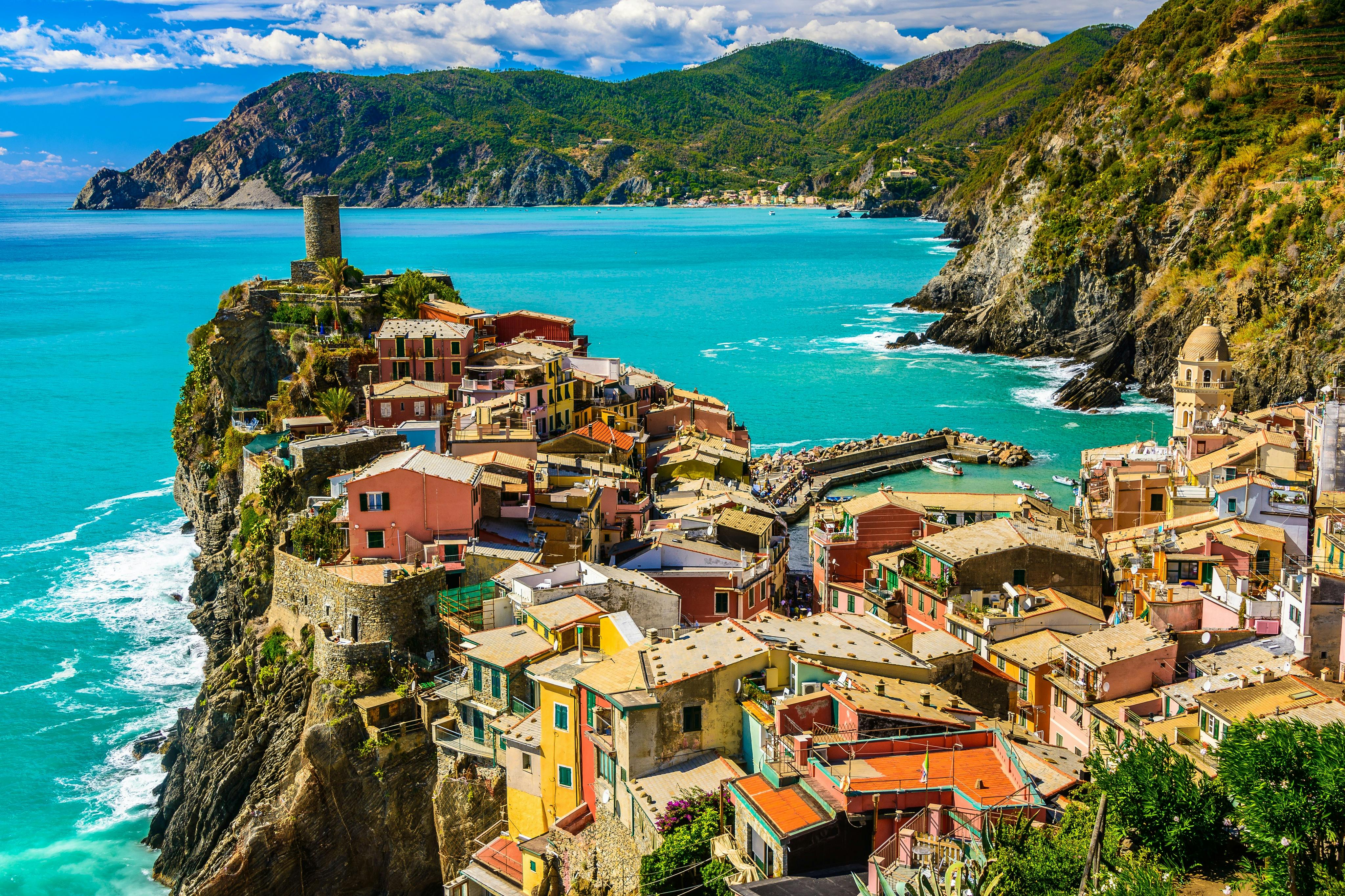 Показать город италия. Национальный парк Чинкве-Терре. Cinque Terre Италия. Лигурийское побережье Cinque Terre. Чинкве-Терре Италия Вернацца.