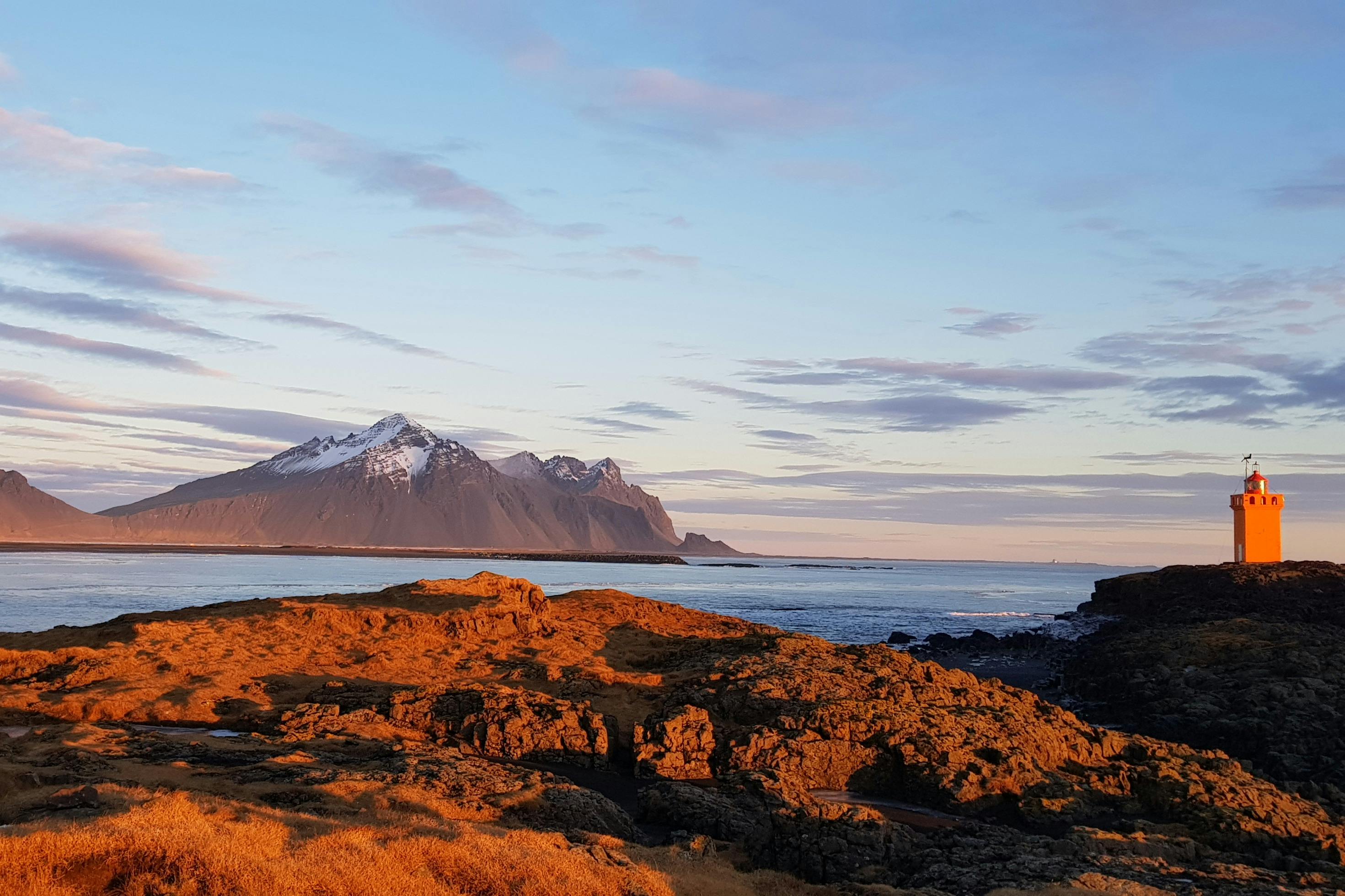 Maják Hvanneyjar a Vestrahorn