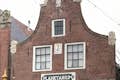 Il planetario di Franeker si trova in una storica casa sul canale.