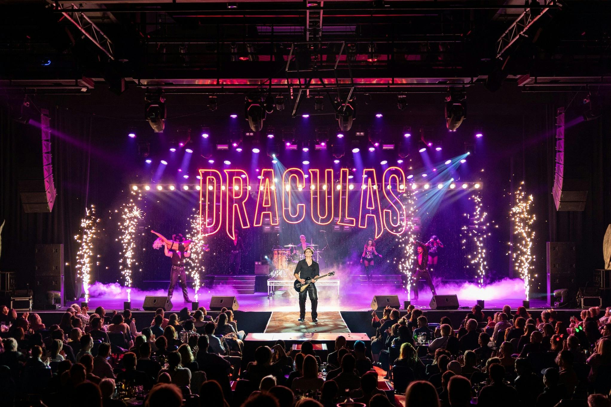 Δείπνο και παράσταση καμπαρέ «Δράκουλας»