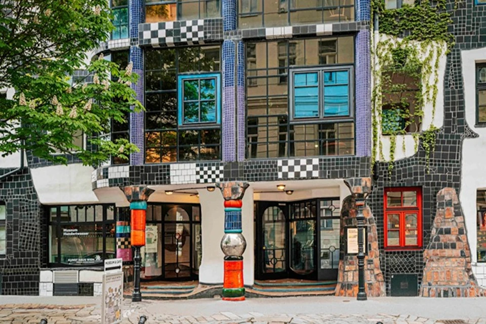 Facade, main entrance KunstHauswien. Museum Hundertwasser