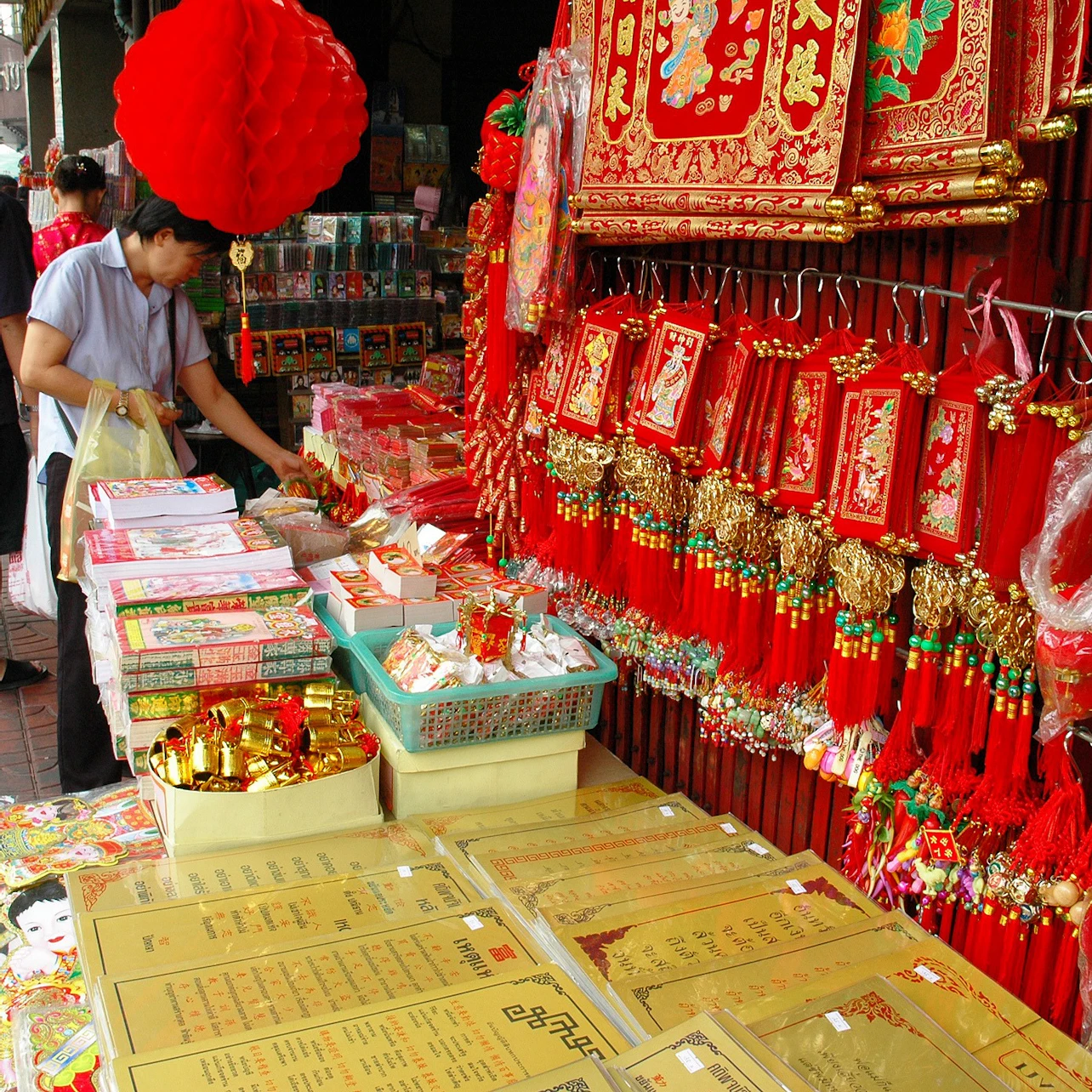 Chinatown Bangkok: Private Walking Tour + Food & Drinks in Bangkok – Tiqets