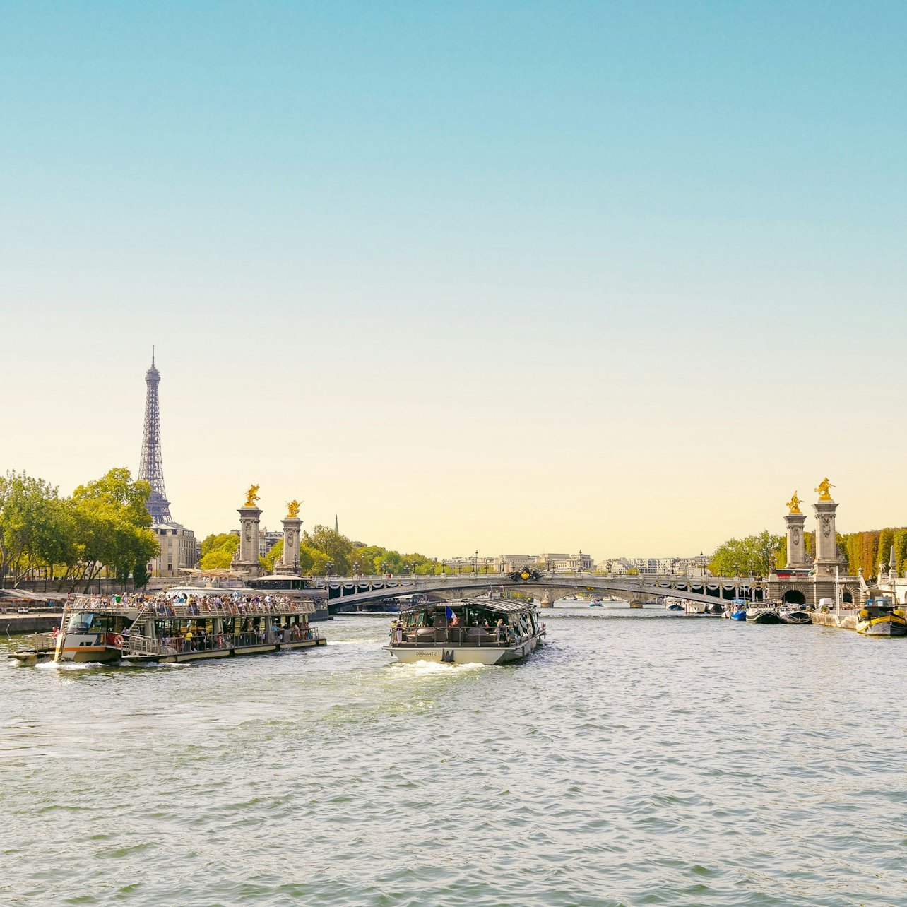 Seine River: Sightseeing Cruise from the Eiffel Tower in Paris – Tiqets