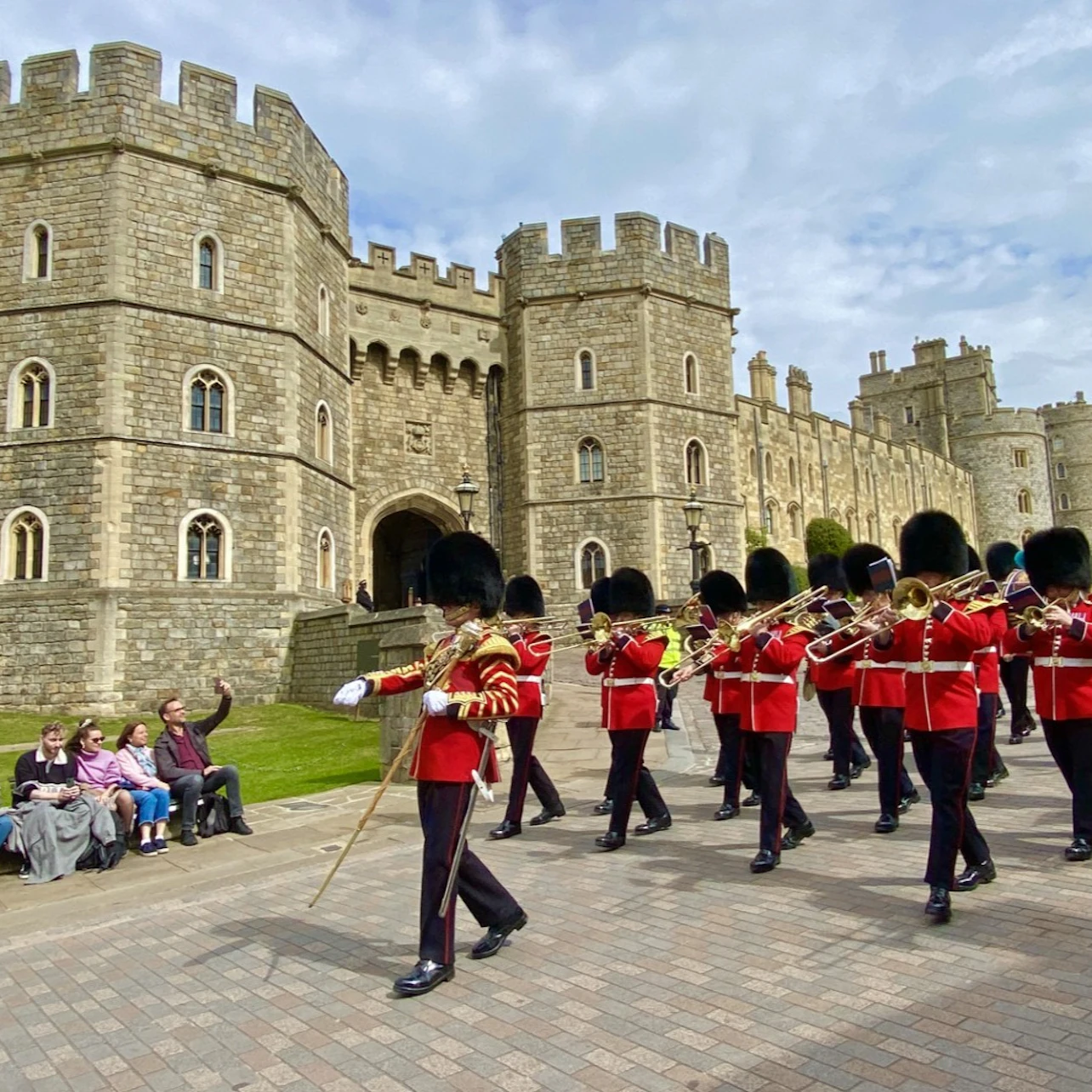 Windsor, Bath & Stonehenge: Guided Tour from London