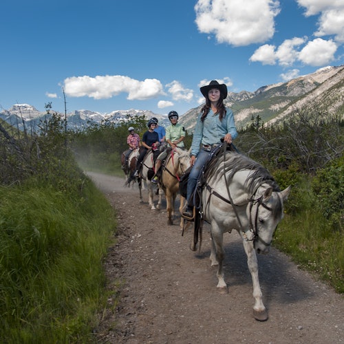 Paseo a caballo en Sundance Loop desde Banff