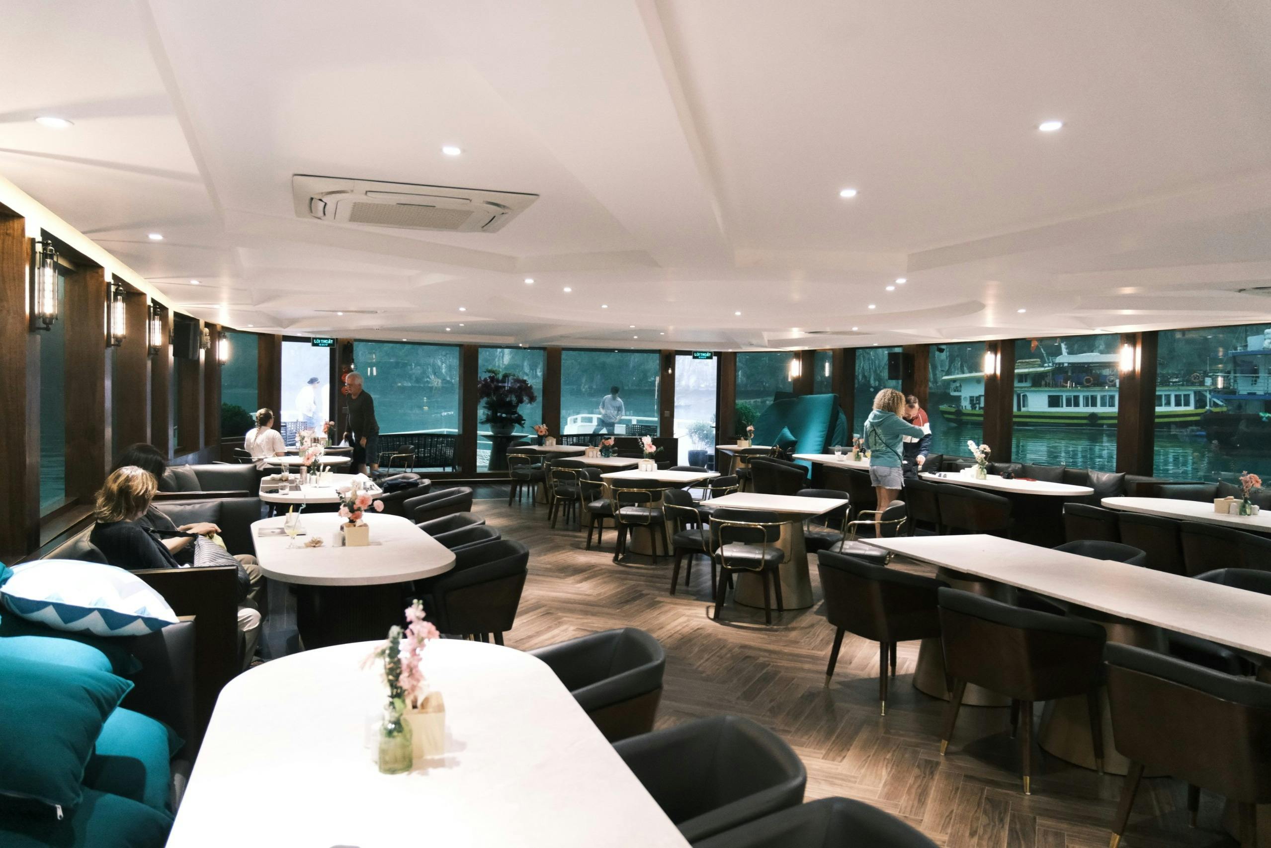 Baia di Halong e Baia di Lan Ha: Crociera in catamarano a 5 stelle + pranzo + trasferimento facoltativo — 8
