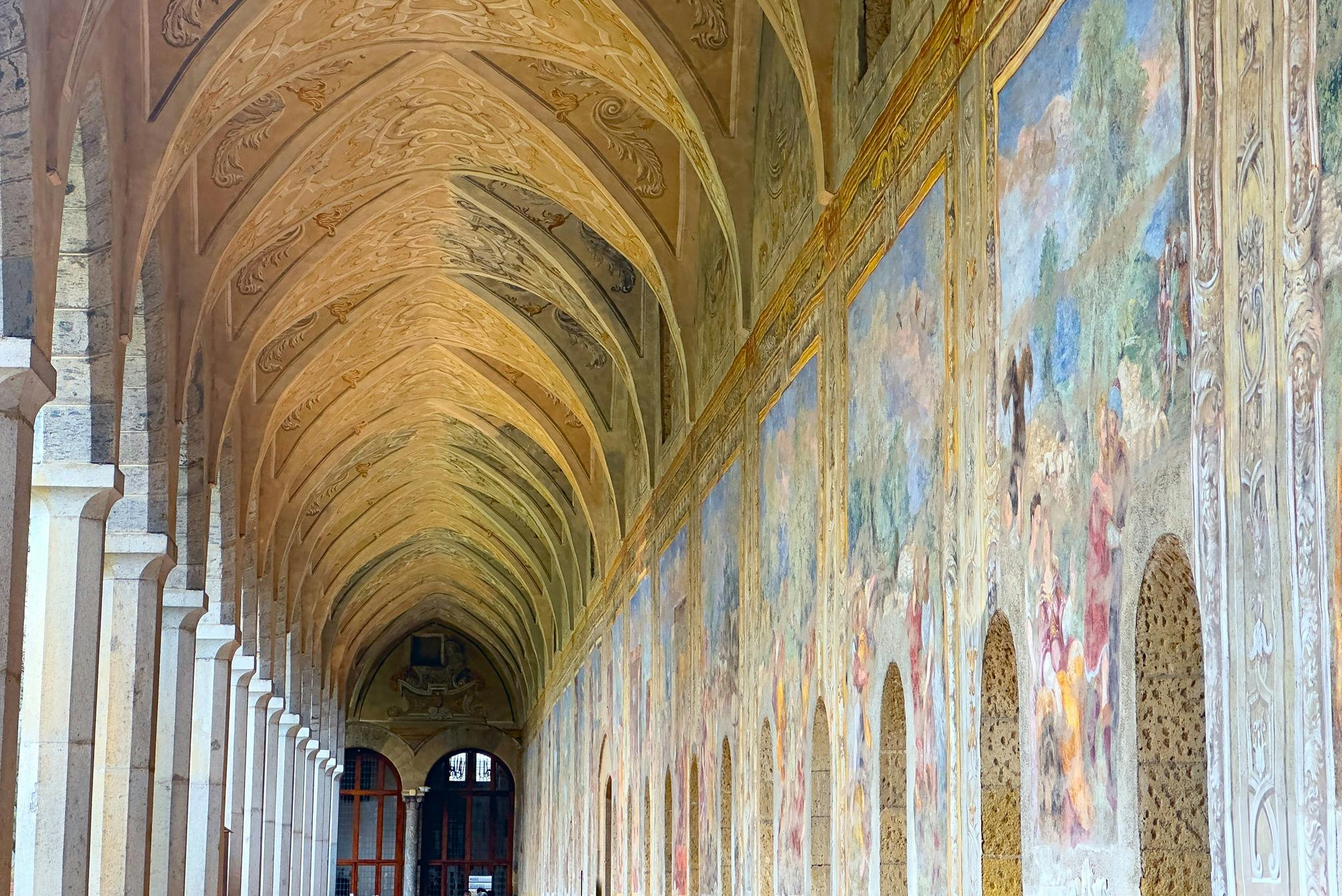 Εκκλησιαστικοί διάδρομοι και μοναστήρι