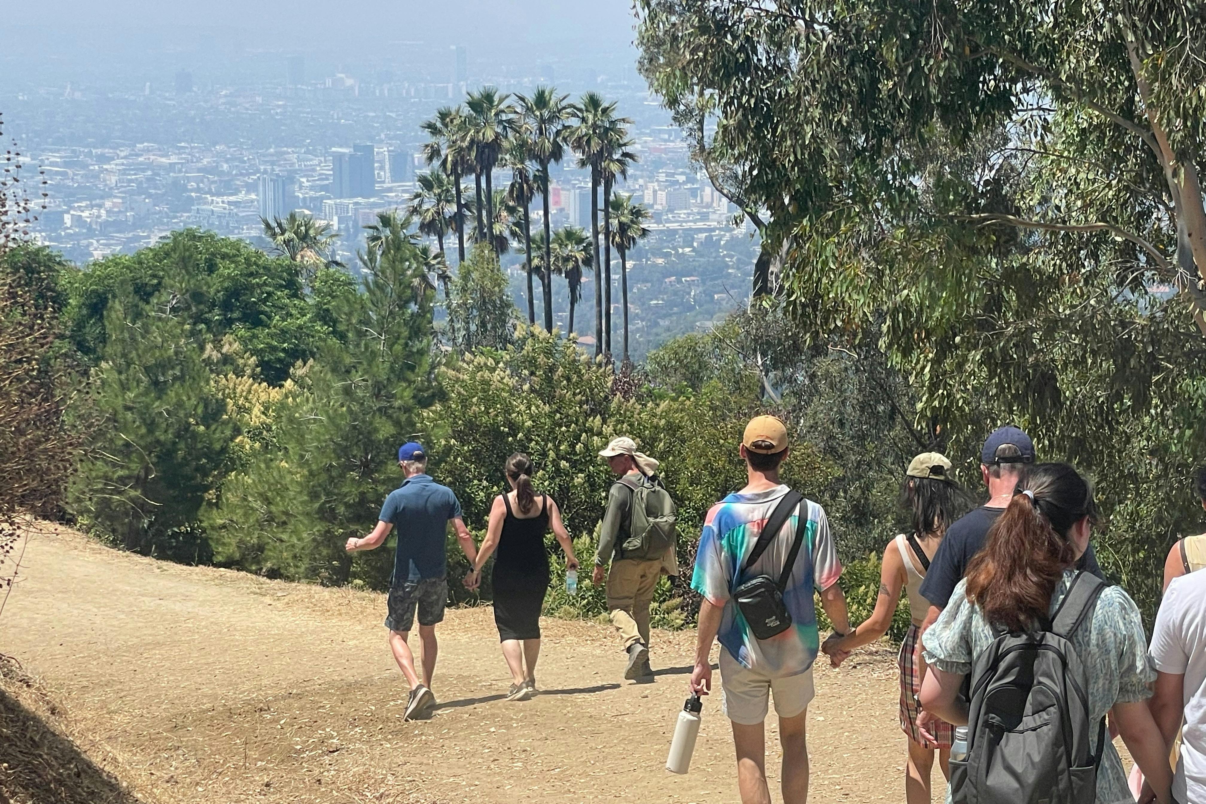 このガイド付きグリフィス天文台ハイキングで、ロサンゼルスの息を呑むような景色を体験しよう
