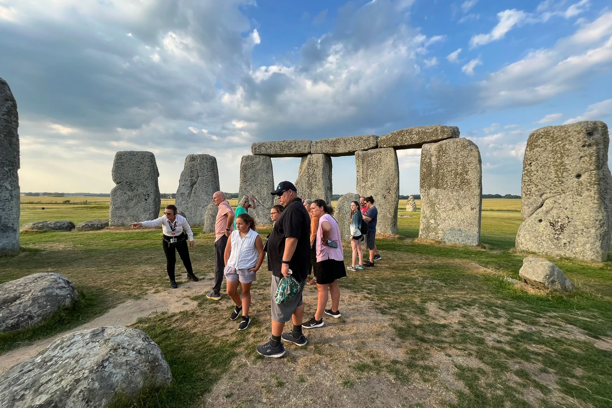 Stonehenge, Lacock & Bath: Guided Tour from London + Private Inner Circle Access