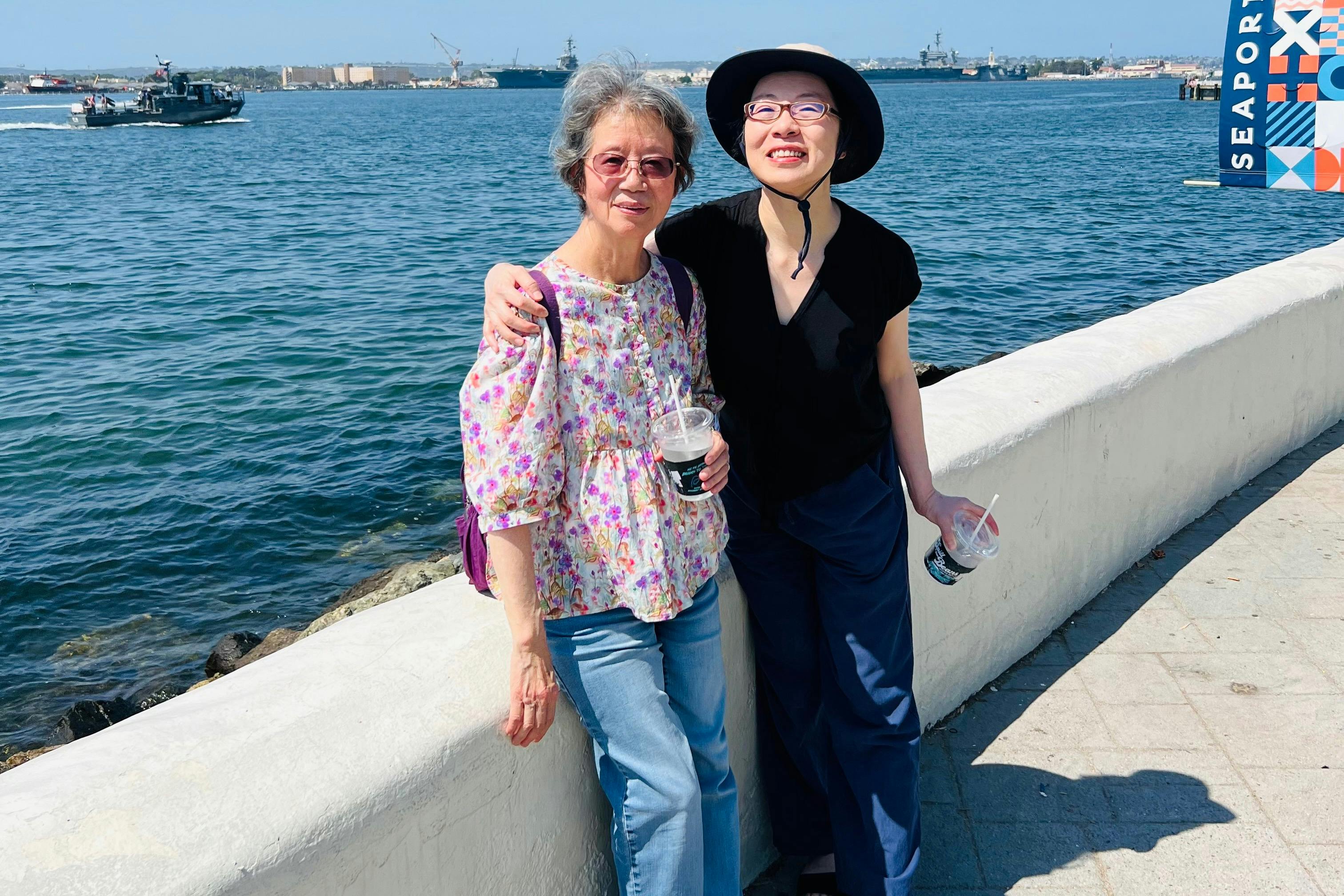 房客在世界著名的金枪鱼港（ Tuna Harbor ）摆姿势，当地渔民会带来当地捕捞的鱼！