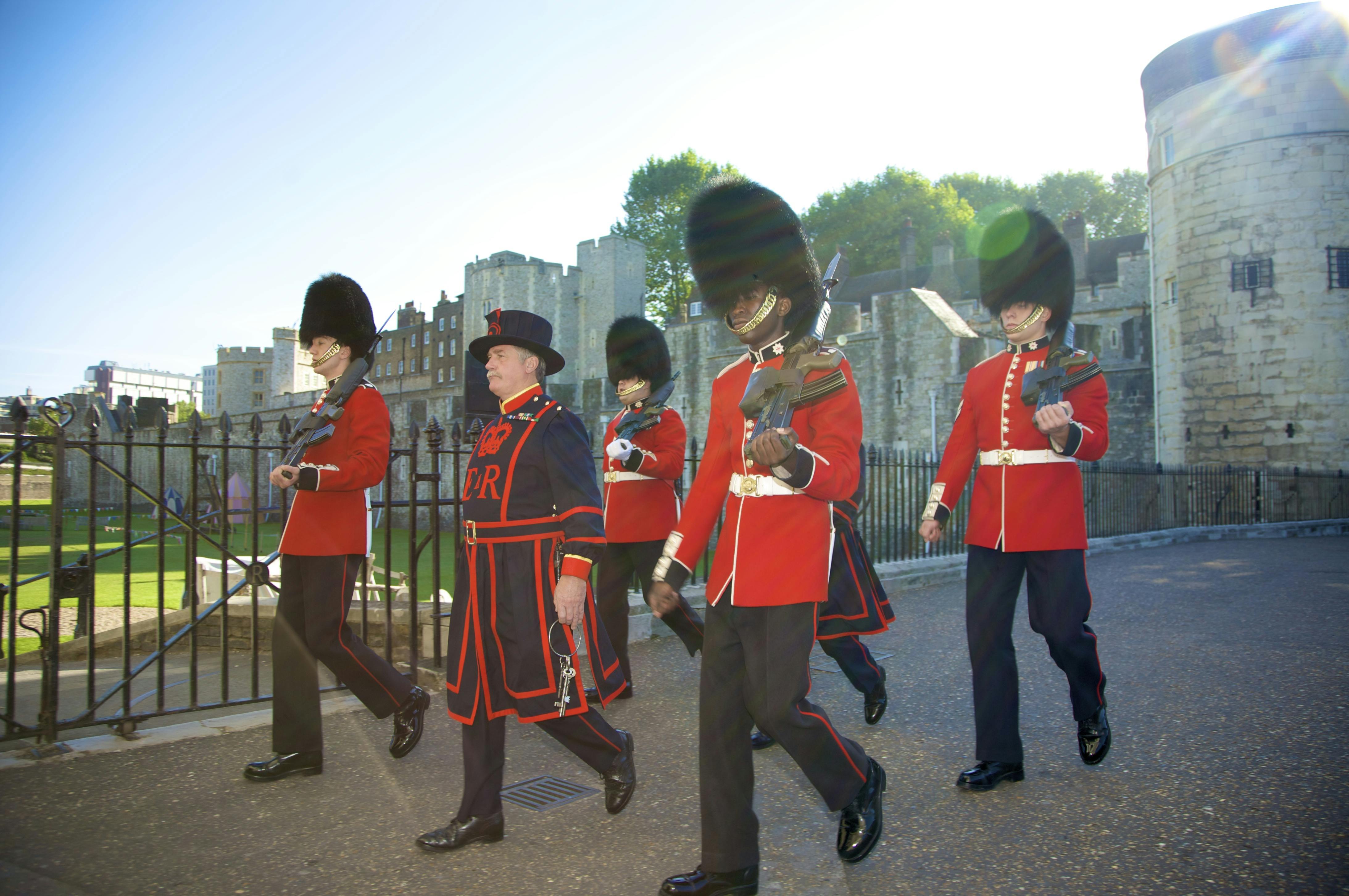 Οι φρουροί της Γέφυρας του Πύργου