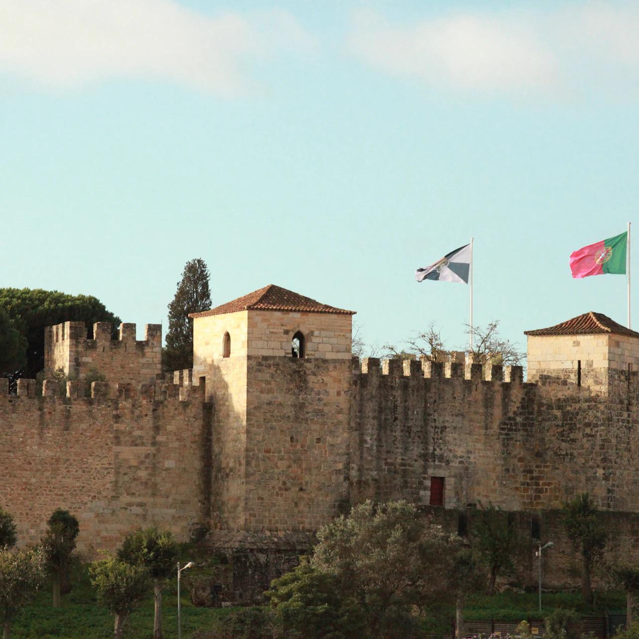 São Jorge Castle: Fast Track Ticket + Guided Tour