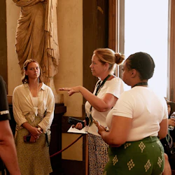 Uffizi Gallery: Reserved Entry + Small Group Guided Tour 5