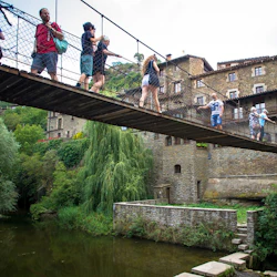 Den gamla linbron in till Rupit.