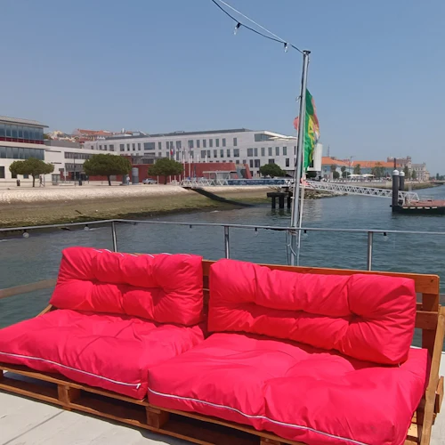 Cascais: One-Way Cruise from Lisbon + Drinks - Photo 2