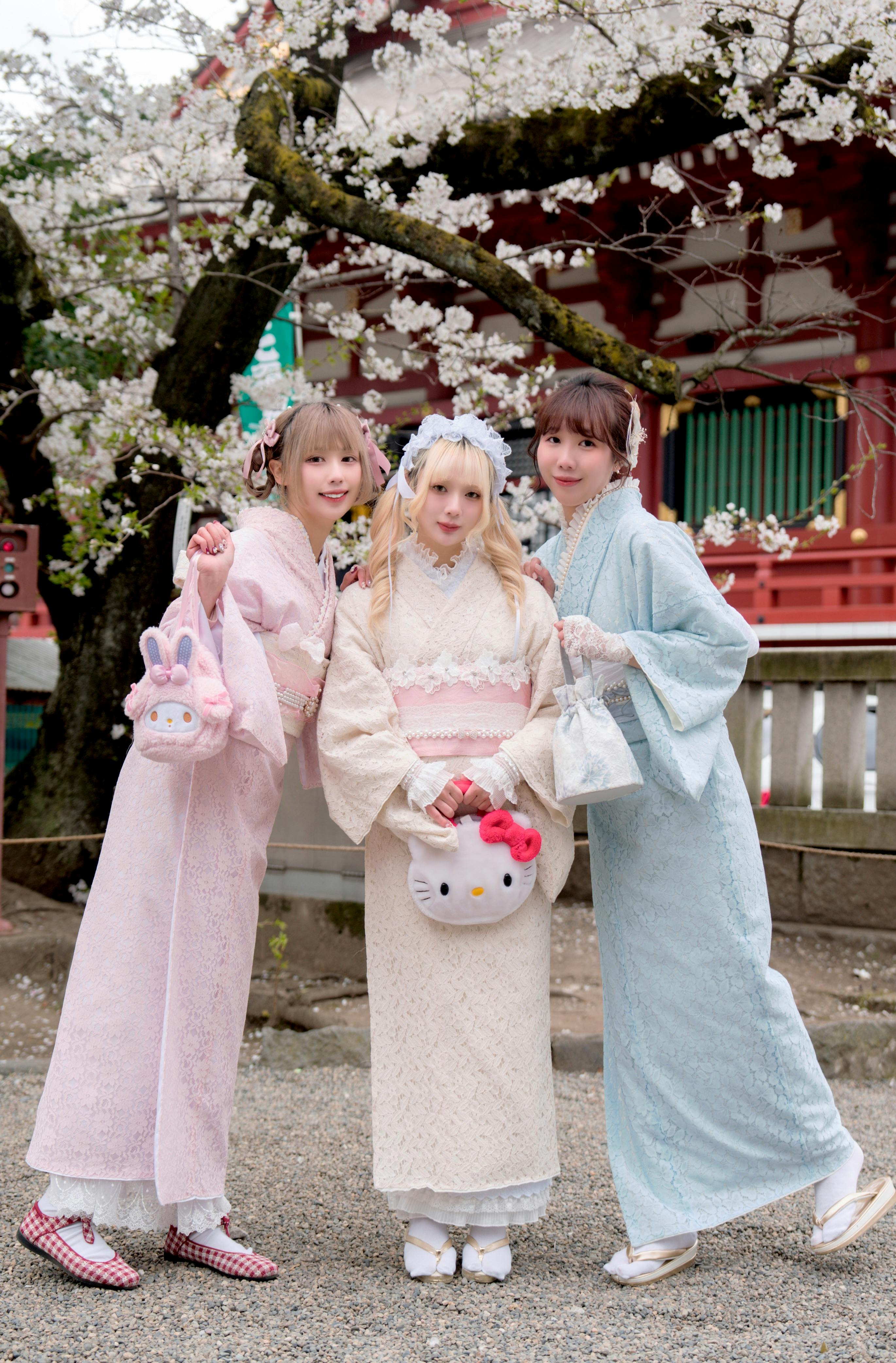 Asakusa: Kimono & Furisode Rental Experience for Men by Wasou Komachi Kanon