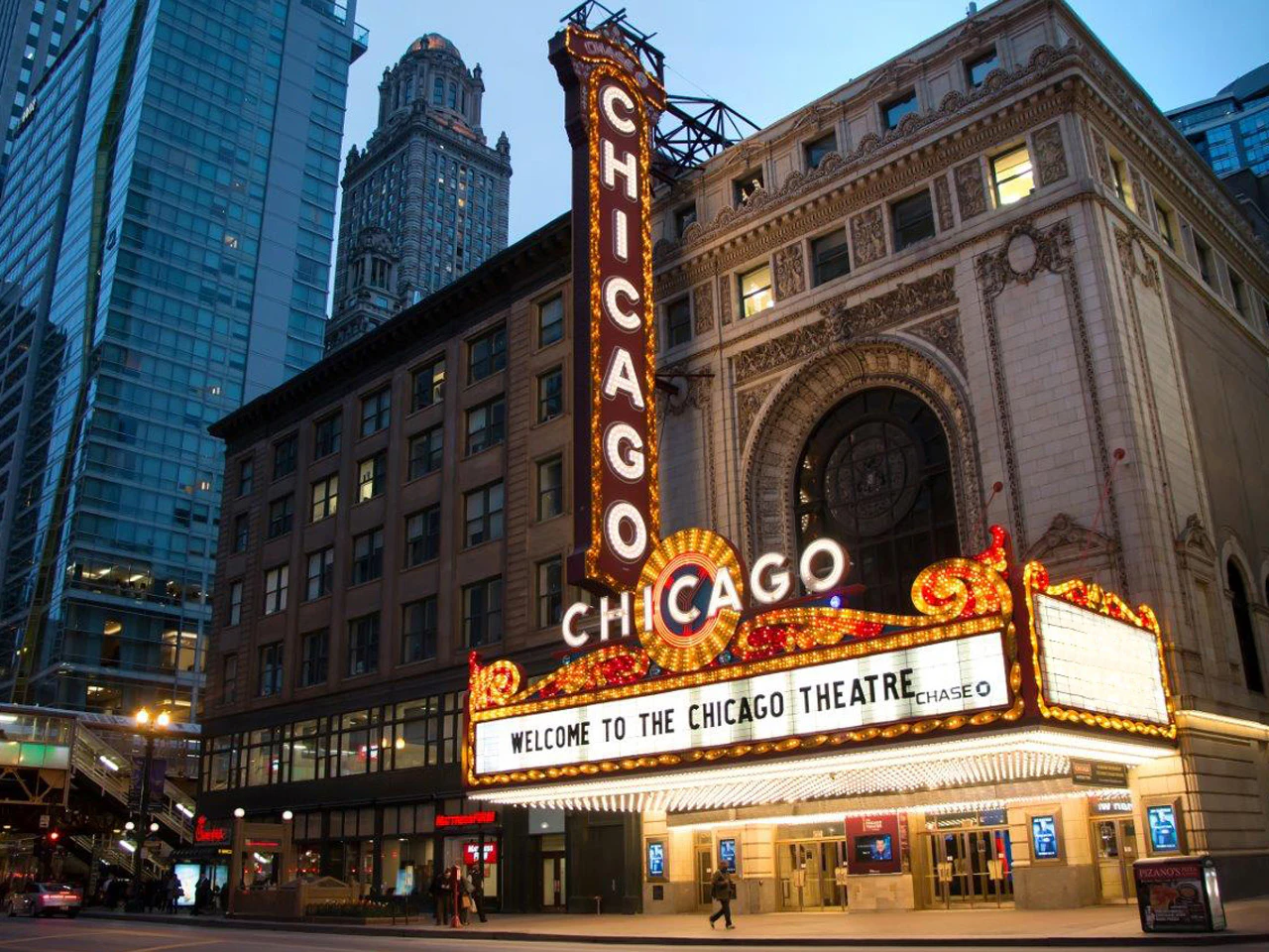 The Chicago Theatre Tour Experience