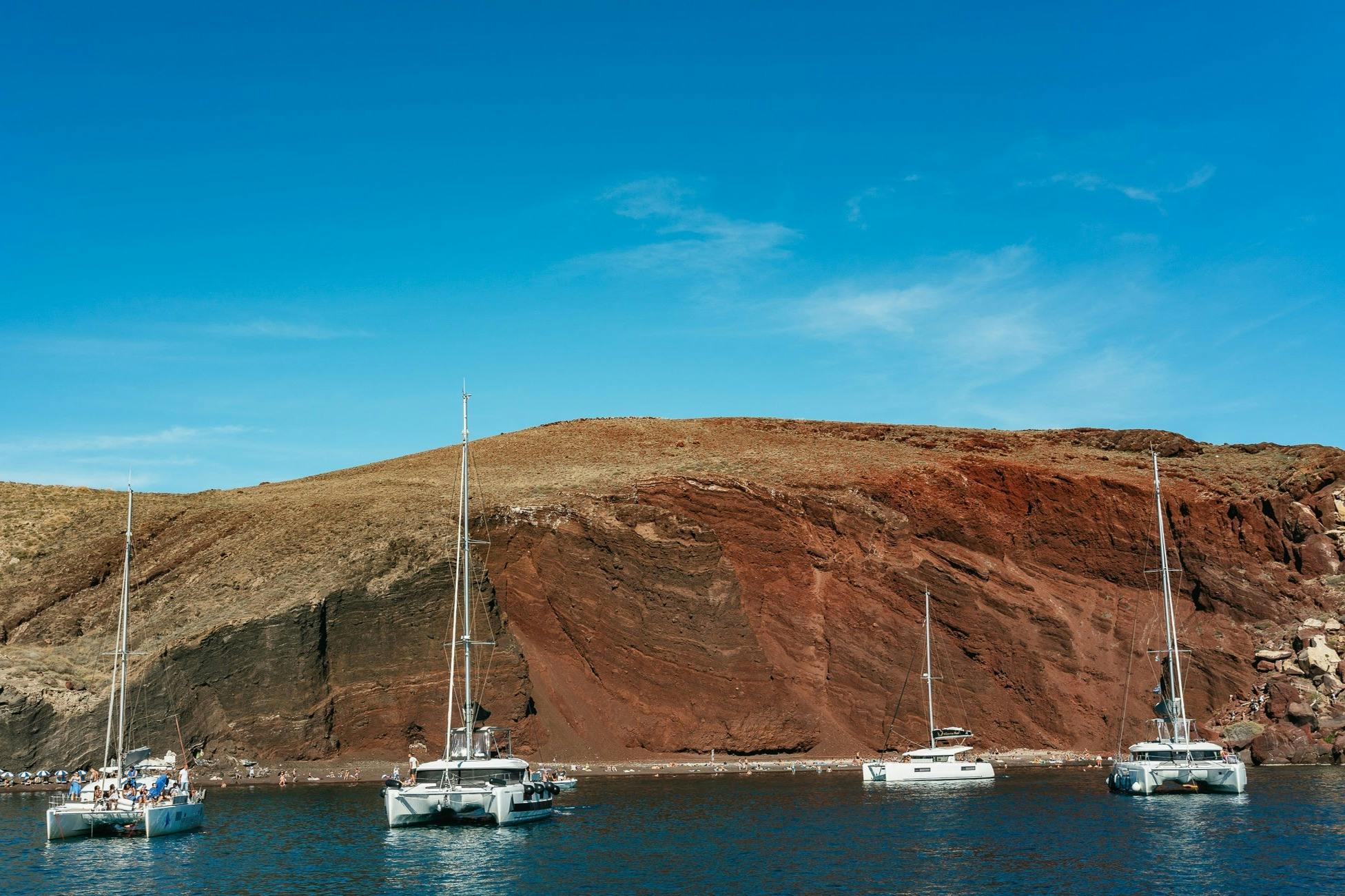 レッドビーチで写真撮影