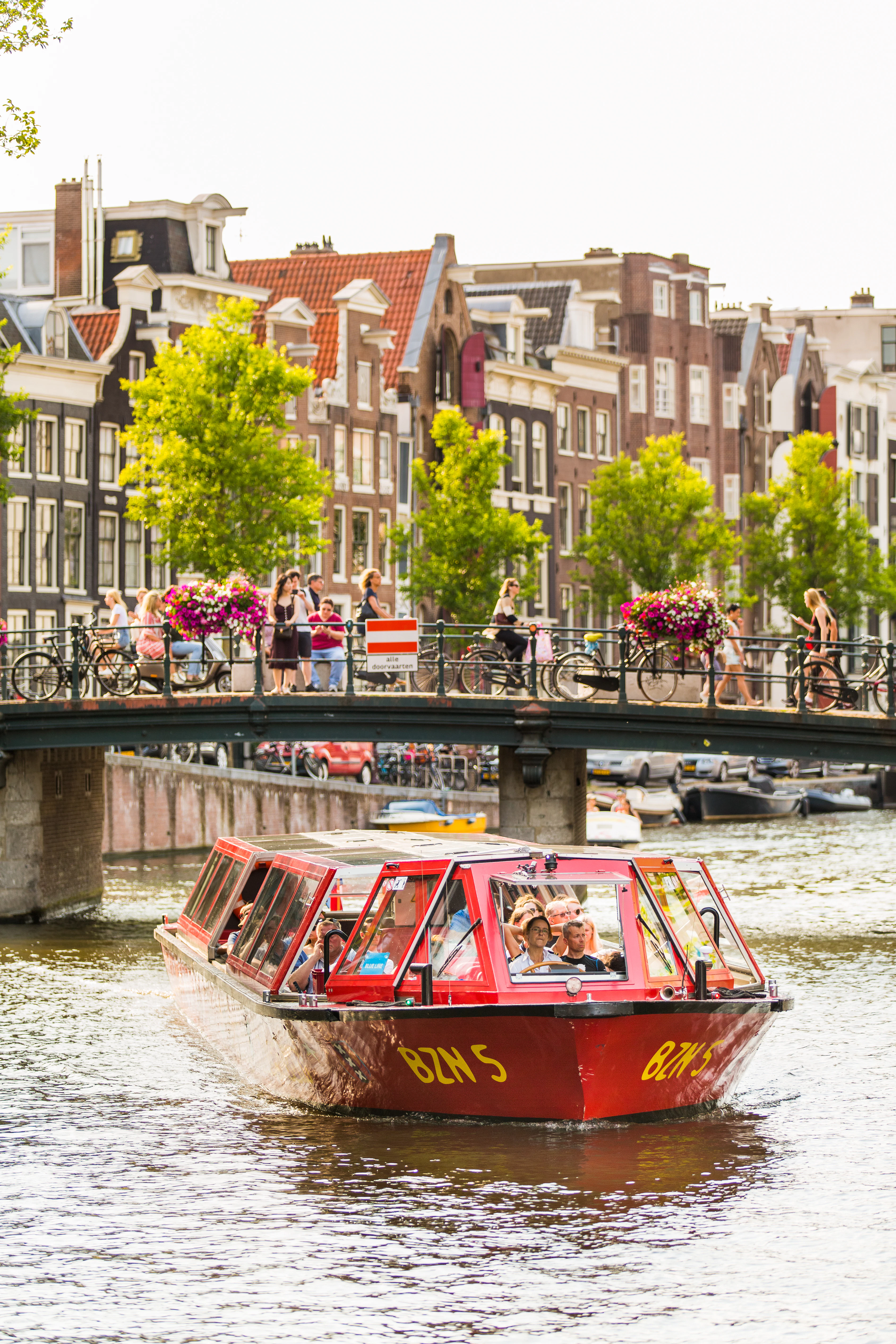 Hop-on Hop-off Boat Amsterdam