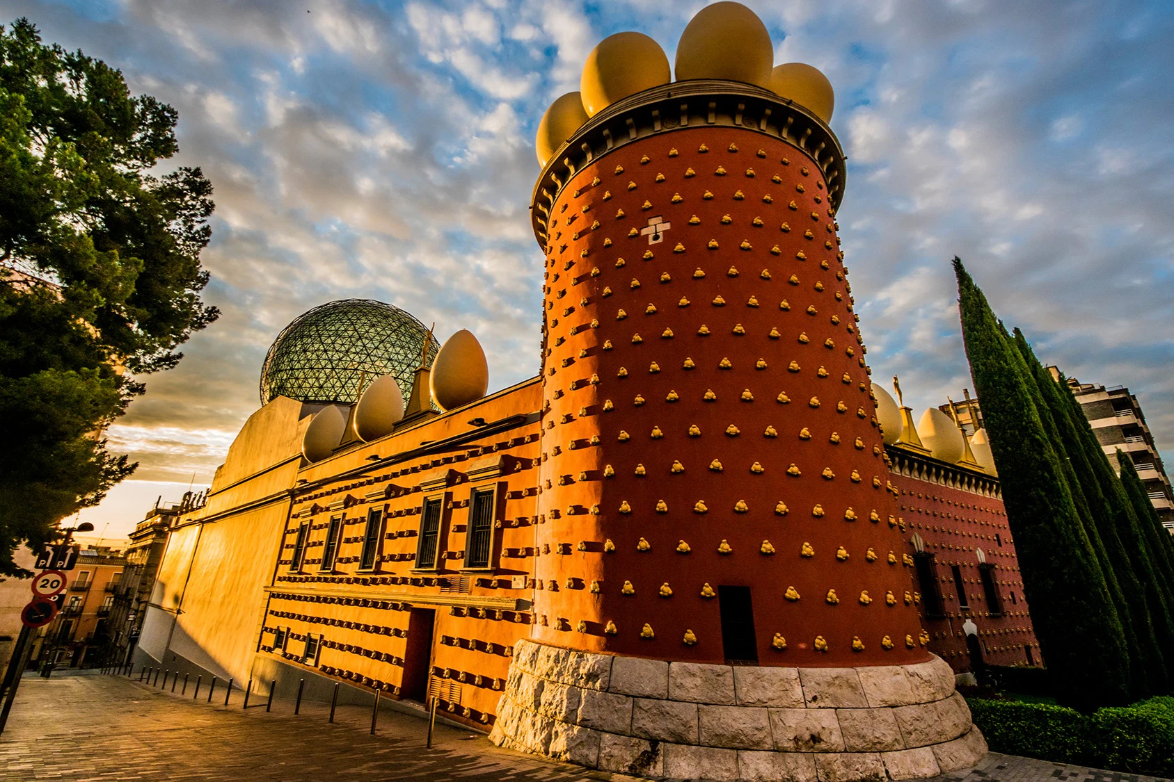 Teatro e Museu Dalí: bilhete de entrada + tour guiado