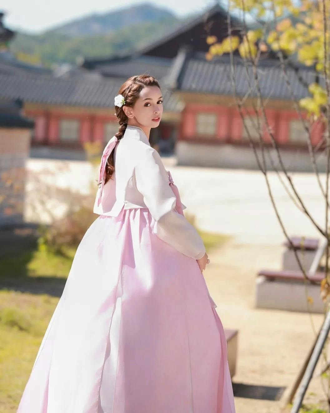 Hanbok Rental & Hairstyling at Gyeongbokgung Palace, Seoul: Traditional Hanbok Rental