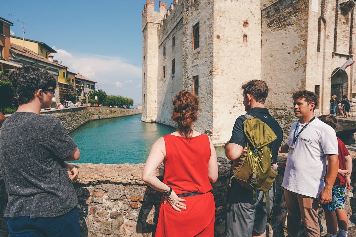 Walking tour in Sirmione
