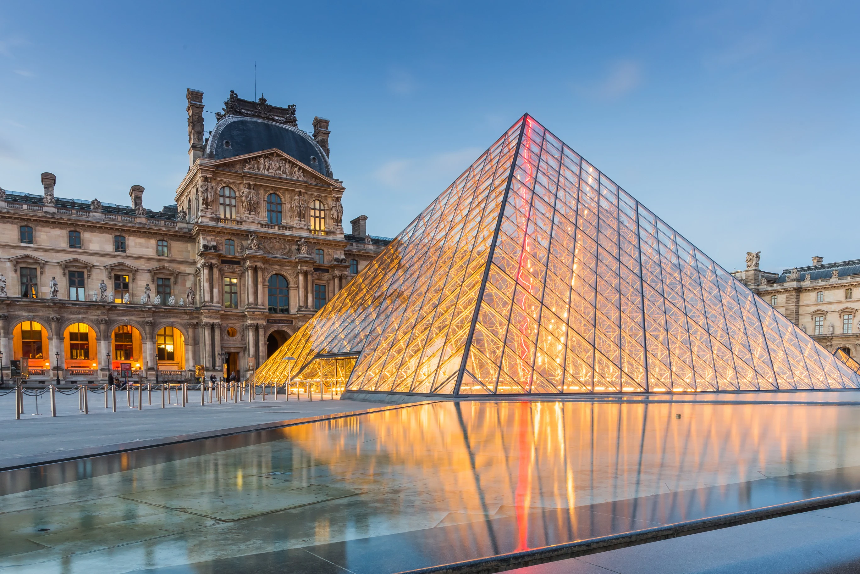 Paris: Small Group Tour from London + Seine River Cruise