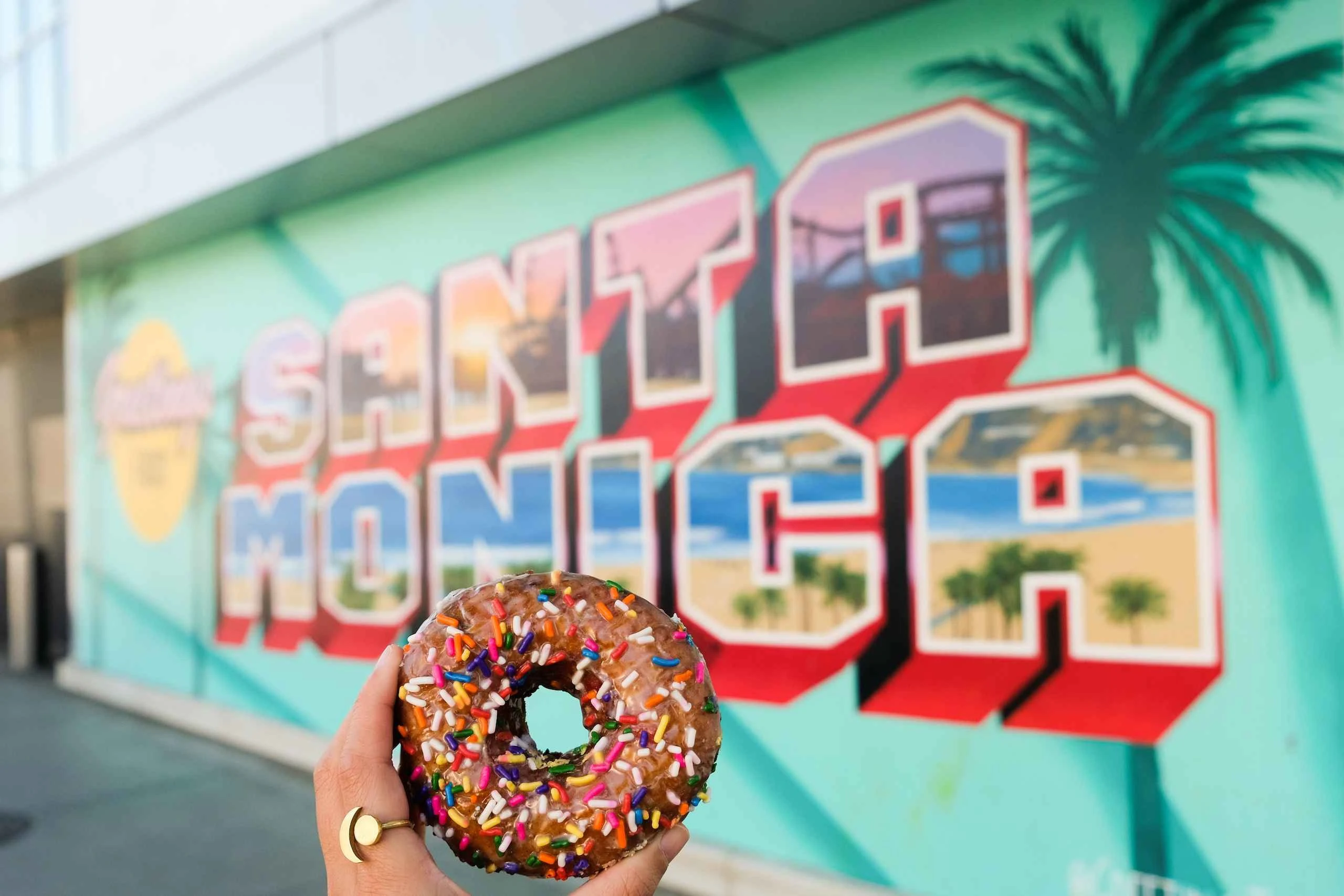 Santa Monica: Guided Ocean Side Donut Tour + Tasting