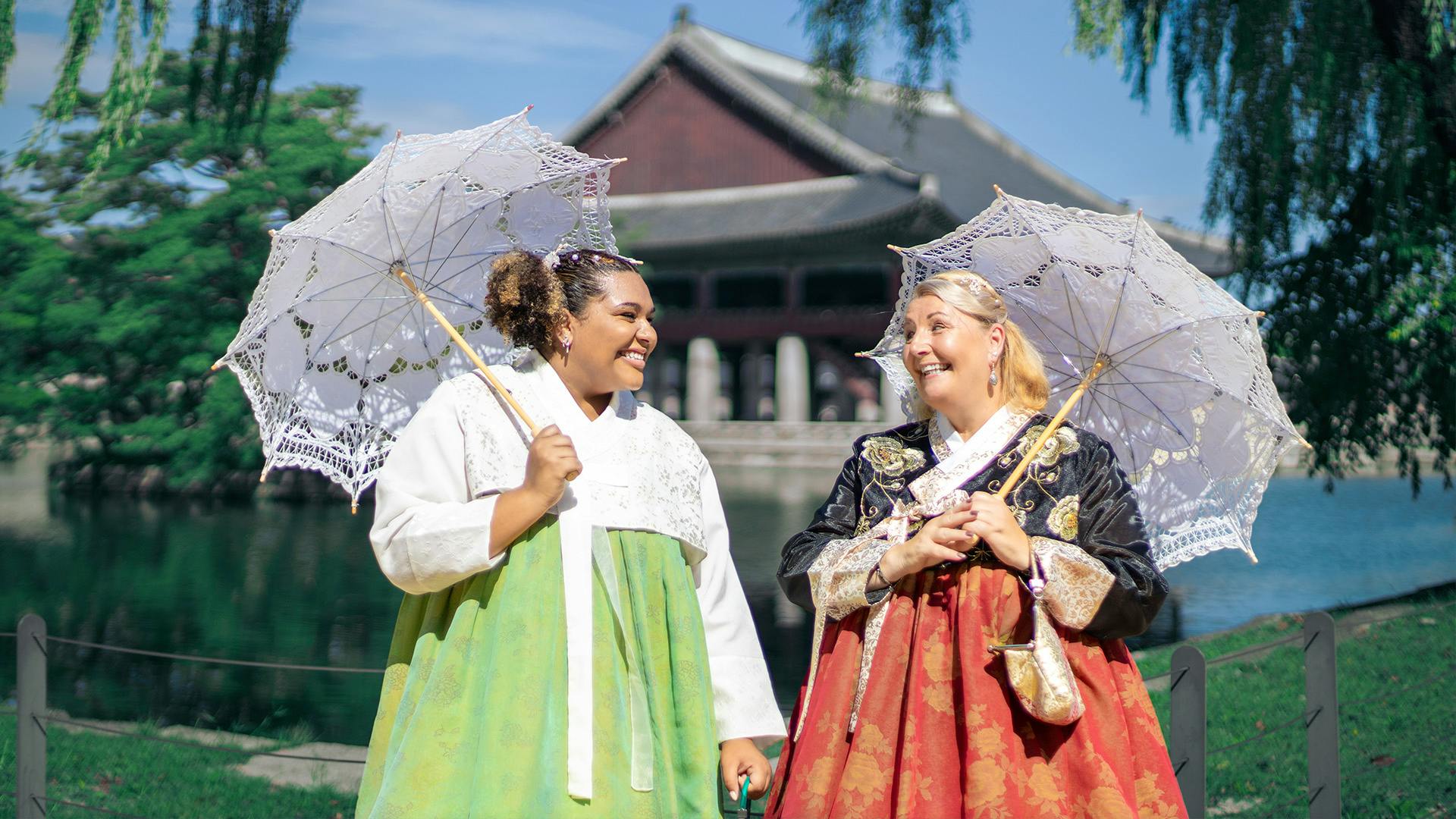 Daehan Hanbok: Gyeongbokgung Hanbok Rental & Photoshoot Experience - Photo 25