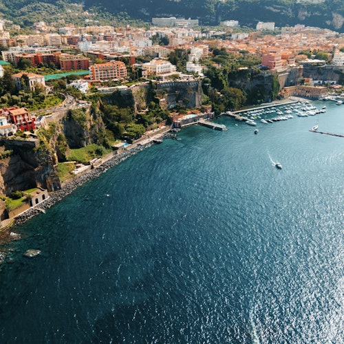 Veduta aerea della costiera sorrentina