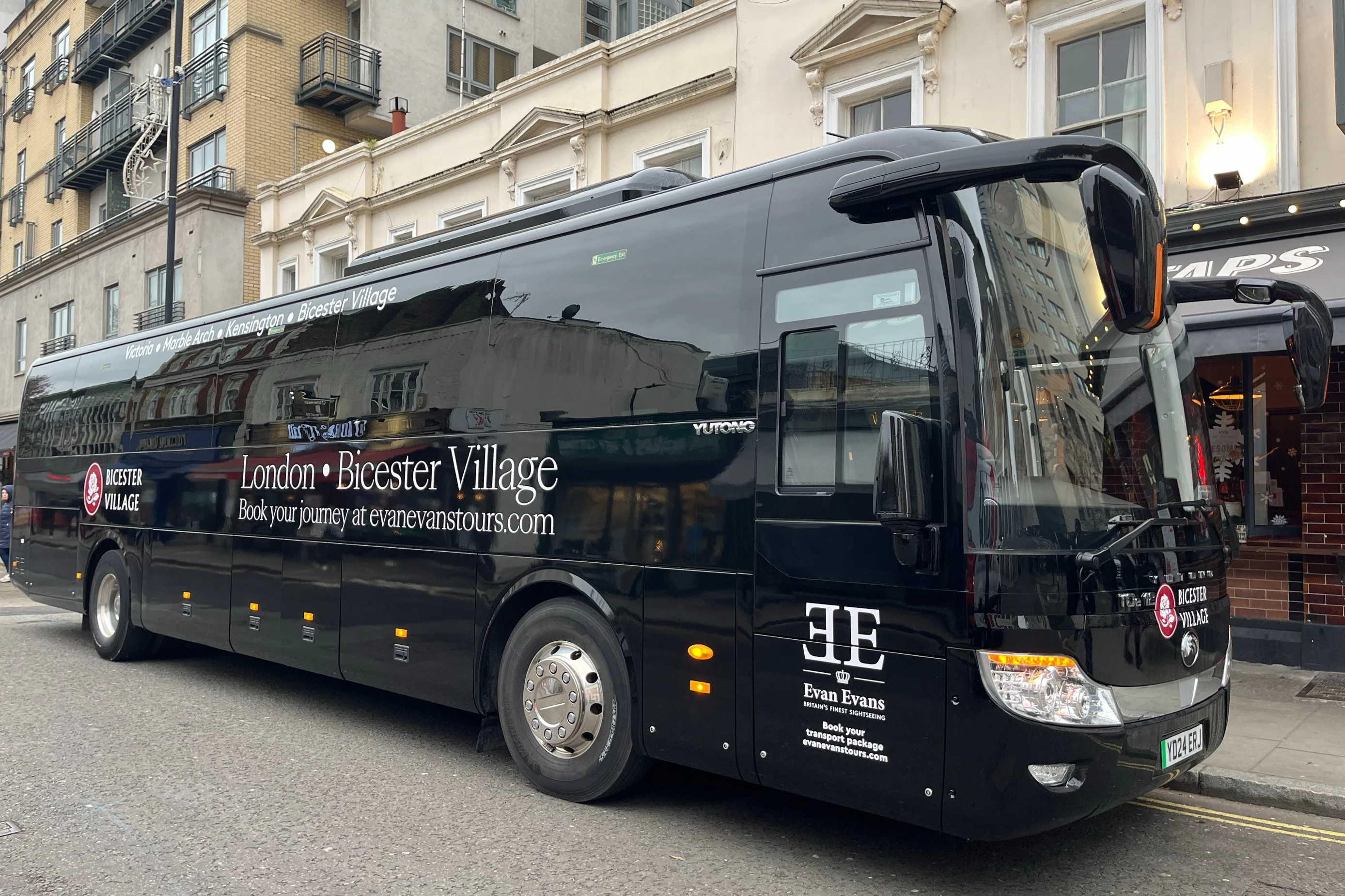 Bicester Shopping Village: Escorted Express Tour