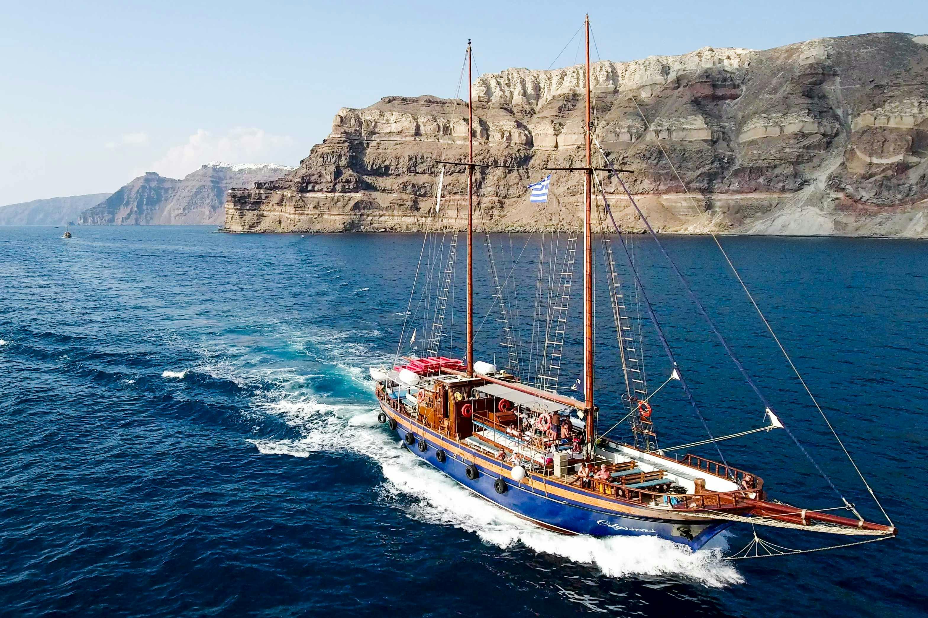 Santorini Caldera Boat Tour Tiqets