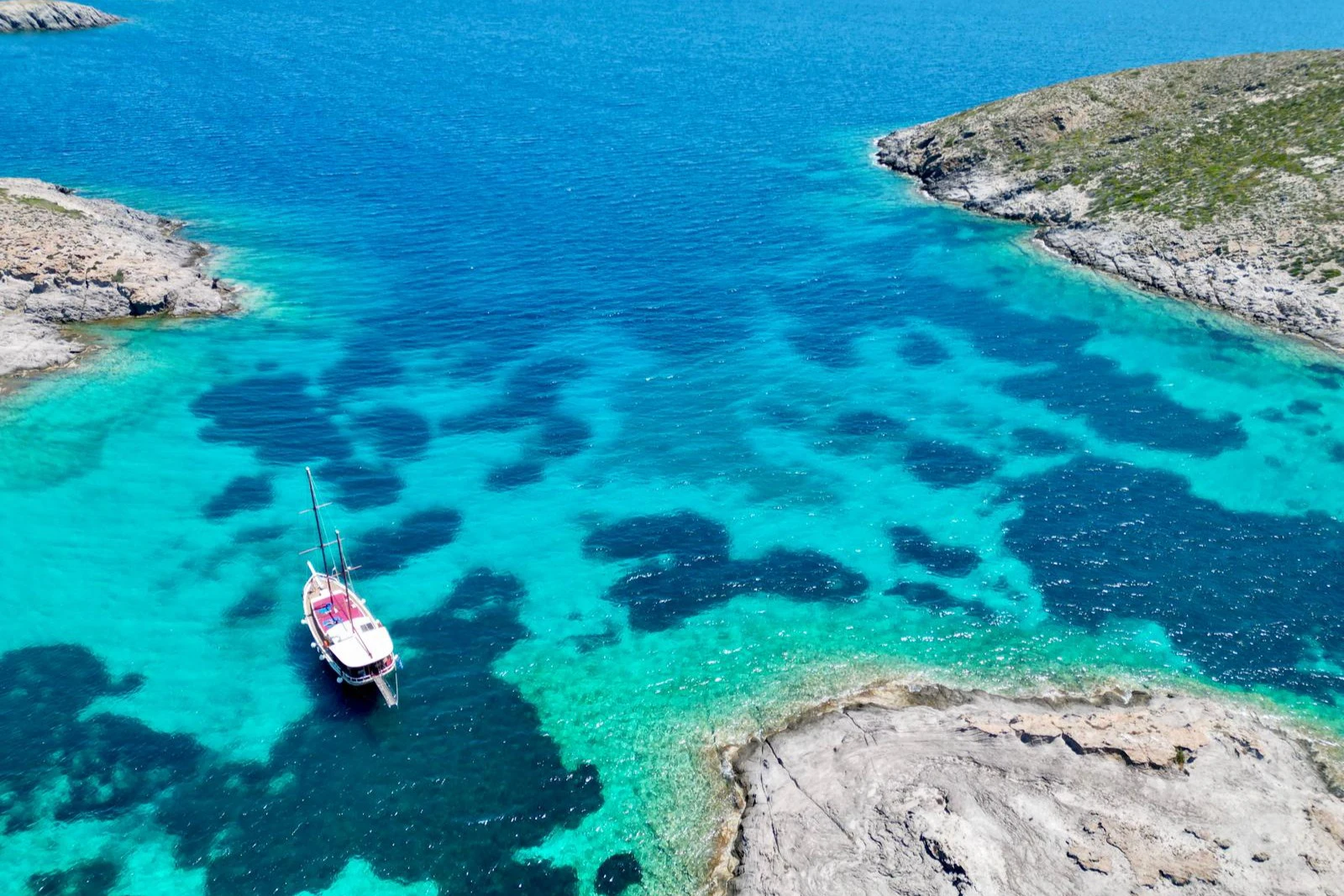 Paros, Antiparos, Despotiko, Blue Lagoon: Private Galatea Tour + Meal