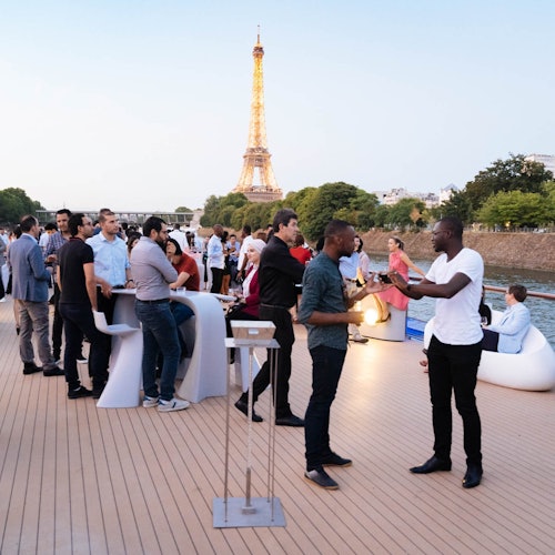 Seine River: 3-Course Dinner Cruise with Live Music by Diamant Bleu