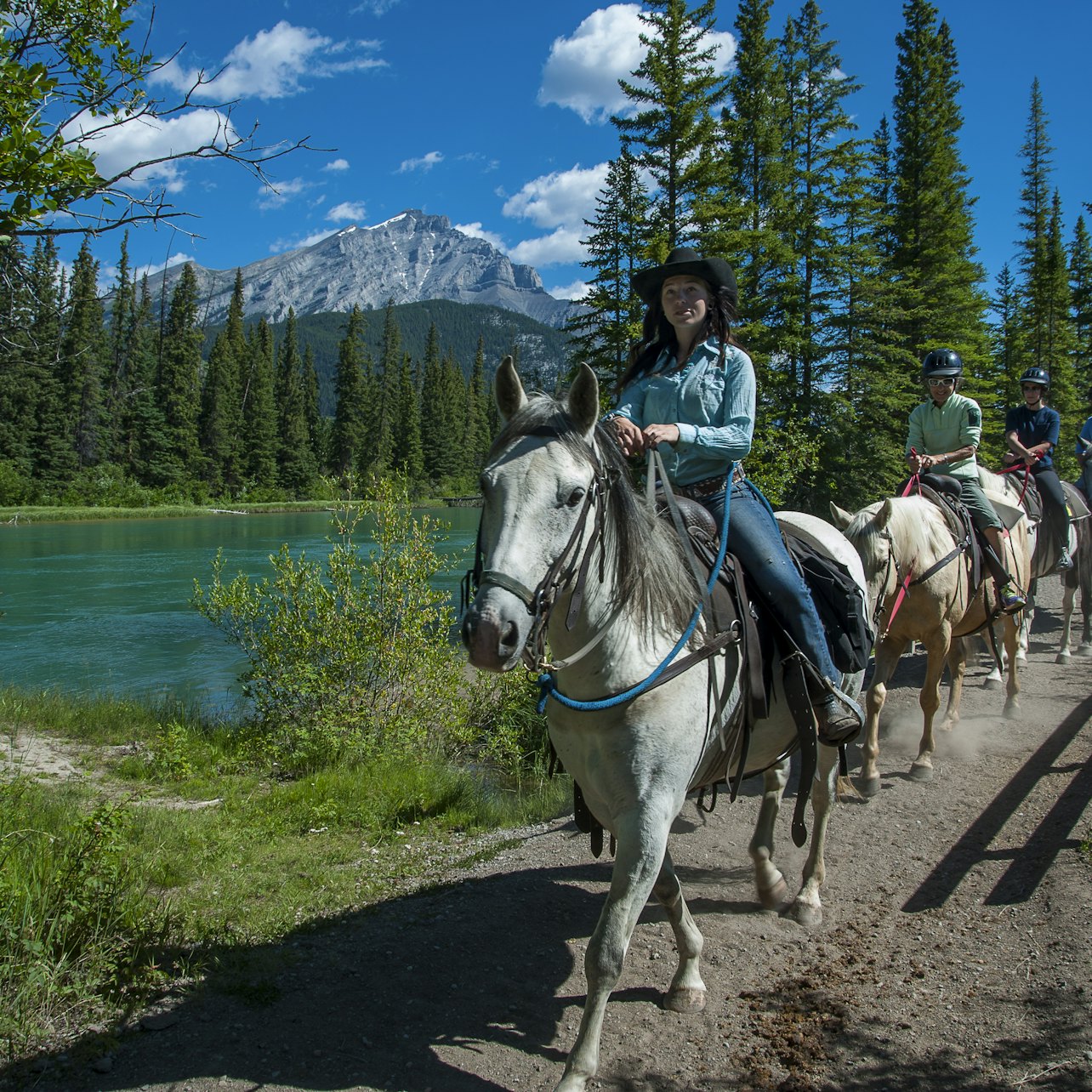 Passeio a cavalo ao longo do Rio Bow a partir de Banff - Acomodações em Banff