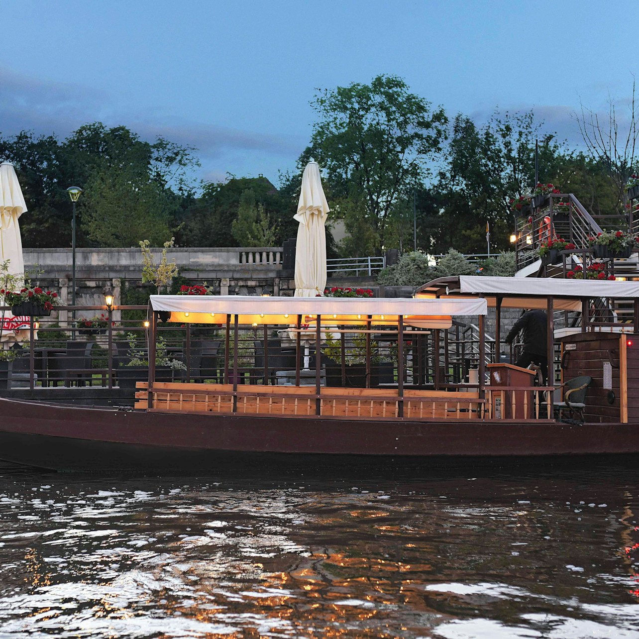 Tour Serale di 1 Ora in Barca sul Fiume Vistola - Alloggi in Cracovia