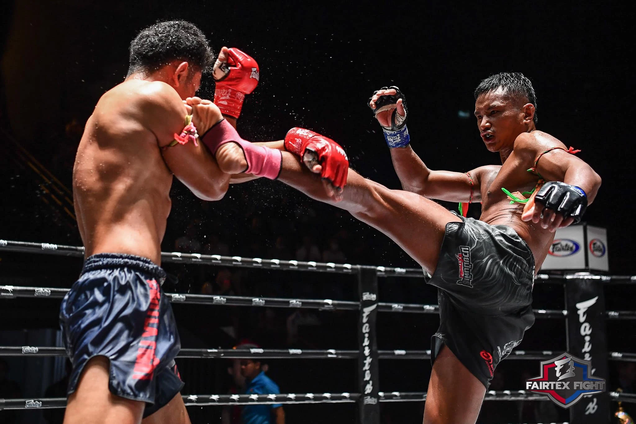 Lumpinee Boxing Stadium: Muay Thai Friday Match