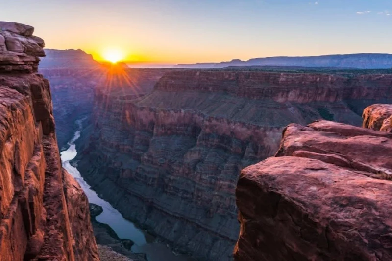 Grand Canyon: helikoptervlucht + begeleide rafttocht door de Black ...