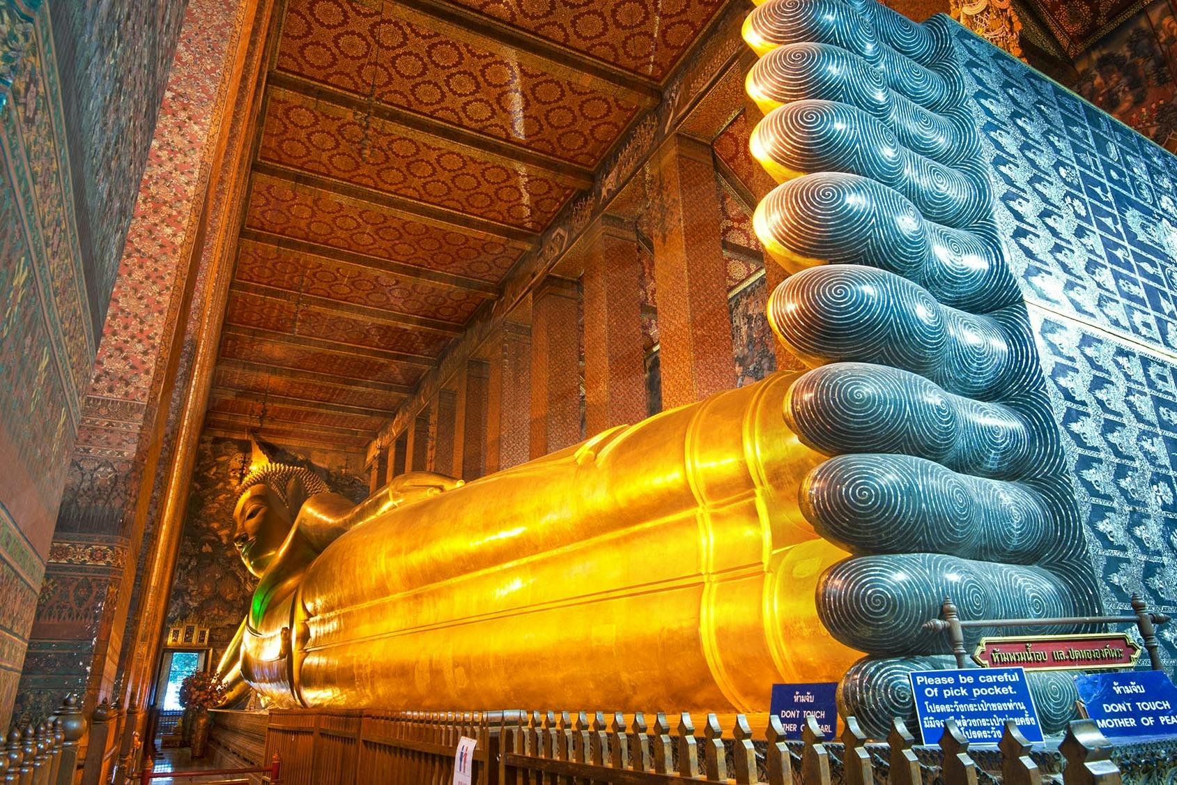 Ο ξαπλωμένος Βούδας που κατοικεί στο Wat Pho, που ονομάζεται επίσης Wat Phra Chetuphon